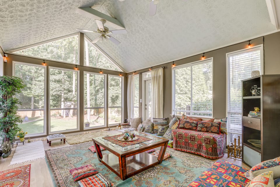 6 Mi to Stone Mountain Park: Home w/ Deck! House in Georgia