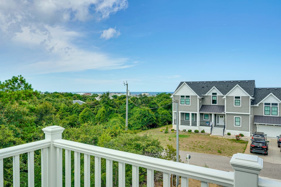 Walk to Beach: Southern Shores Retreat w/ Hot Tub House in Southern Shores