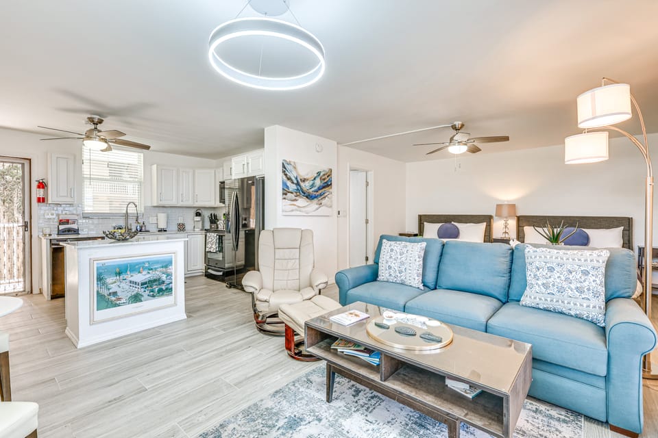 Walk to Gulf: Bonita Springs Studio w/ Pool! Apartment in Bonita Springs