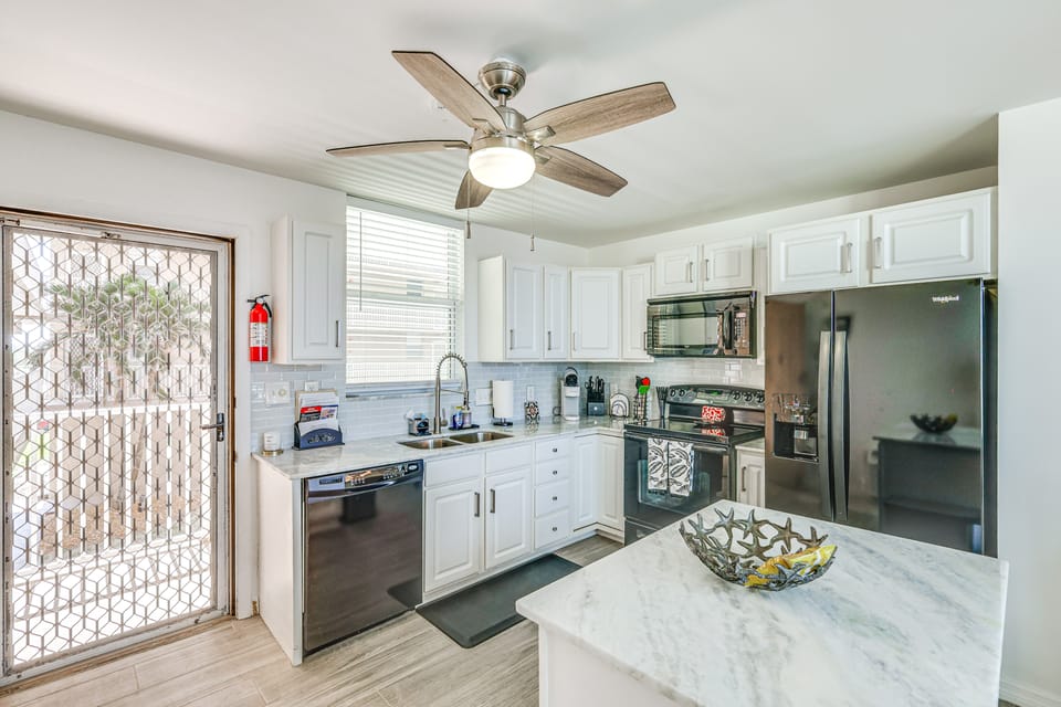 Walk to Gulf: Bonita Springs Studio w/ Pool! Apartment in Bonita Springs