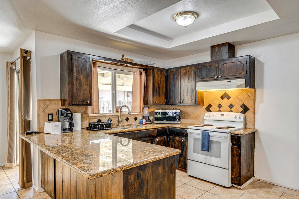 Updated Home in Suburbs - 10 Mi to Dtwn Stockton! House in Stockton