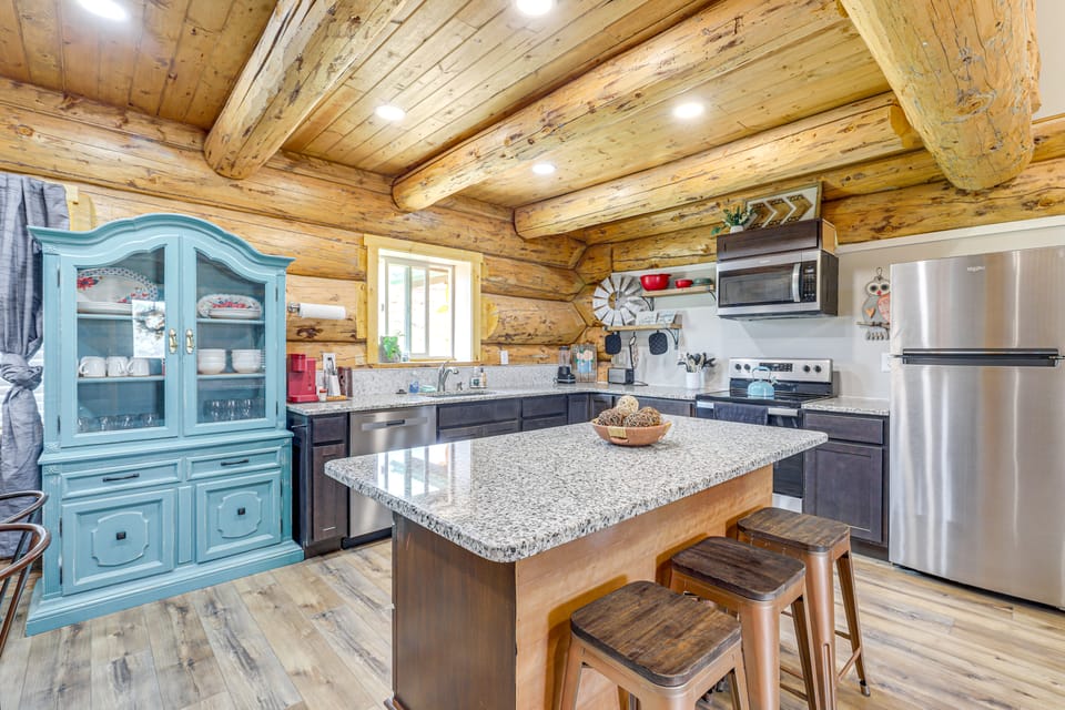 Explore Uintah Basin: 'Rustic Cliff Ranch A' Cabin House in Utah