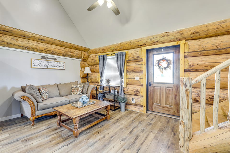 Explore Uintah Basin: 'Rustic Cliff Ranch A' Cabin House in Utah