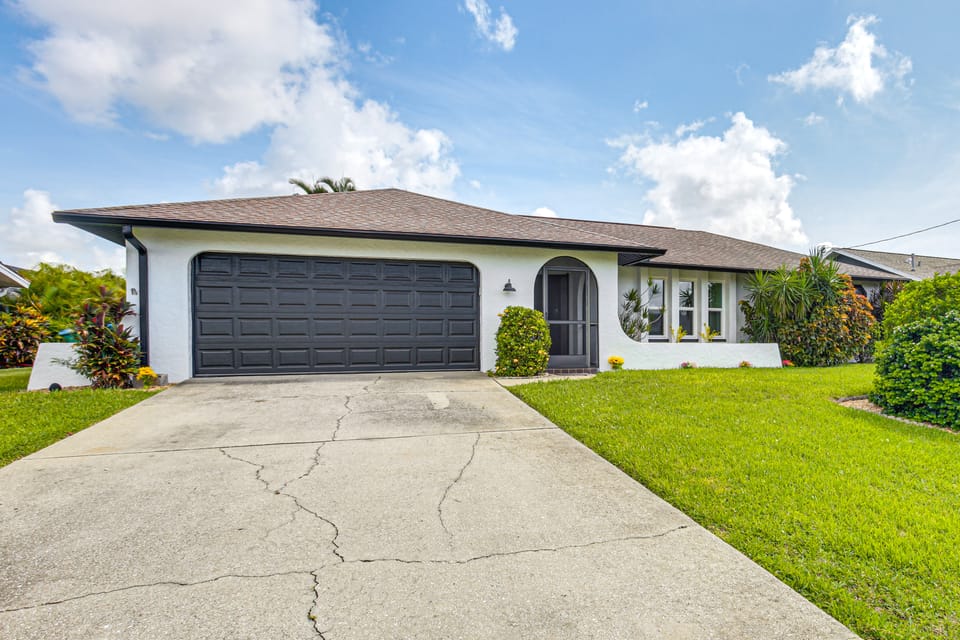Swim, Hike & Golf: Family Gem in Cape Coral! House in Cape Coral