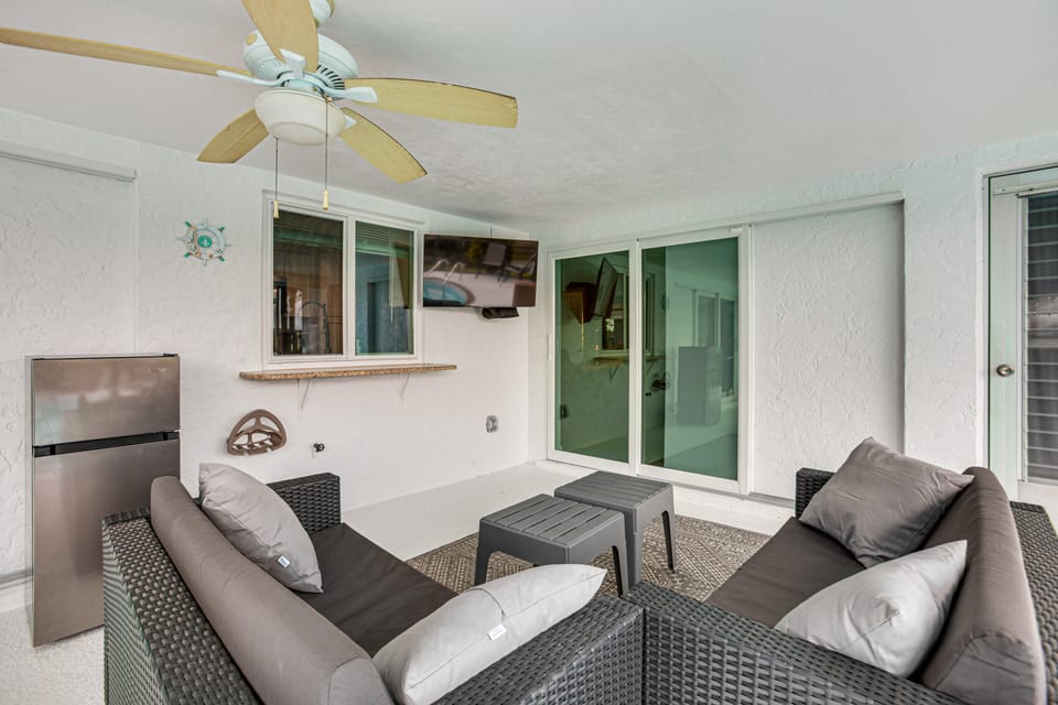 Swim, Hike & Golf: Family Gem in Cape Coral! House in Cape Coral