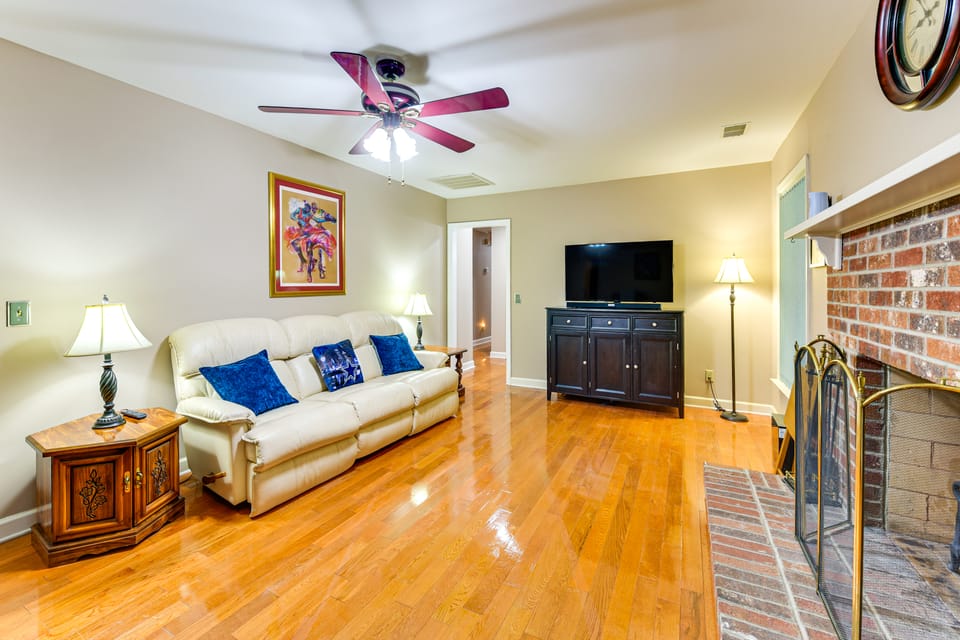 Family Retreat in Beaufort: 3 Mi to Historic Dtwn House in Beaufort