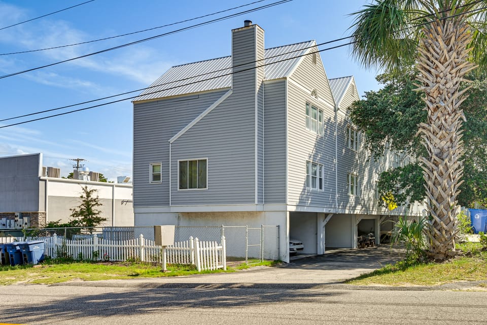 Steps to Sand: Walkable Condo in Myrtle Beach! Apartment in Myrtle Beach
