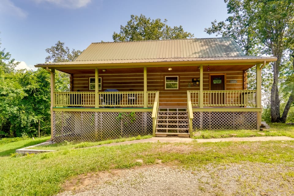 Private mountain cabin retreat-near Watts Bar Lake House in Watts Bar Lake