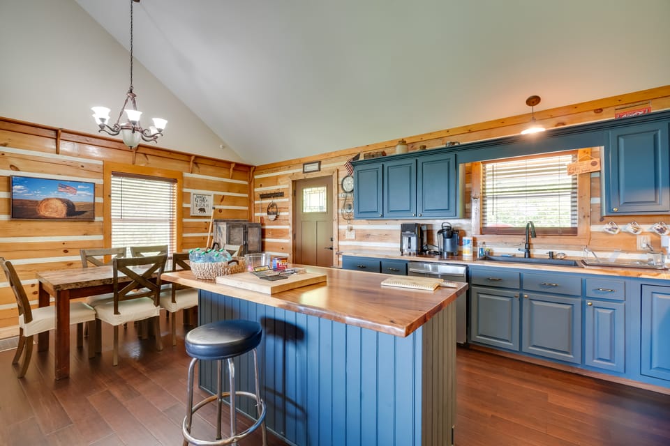 Private mountain cabin retreat-near Watts Bar Lake House in Watts Bar Lake