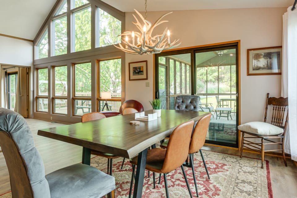 Peaceful 3BR Cabin with Resort Amenity Access House in Shenandoah Valley