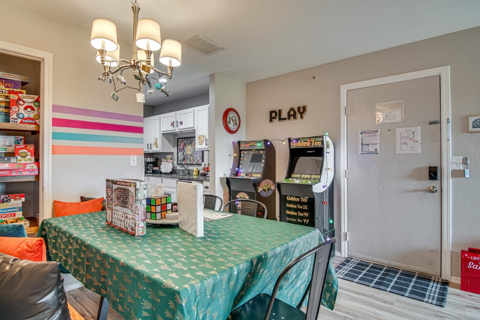 'Groovy Games Getaway' Holiday Stay in Branson! Apartment in Branson