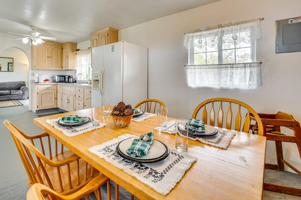 'Abigail's Ranch' - Dog-Friendly Dolan Springs Gem House in Southern California