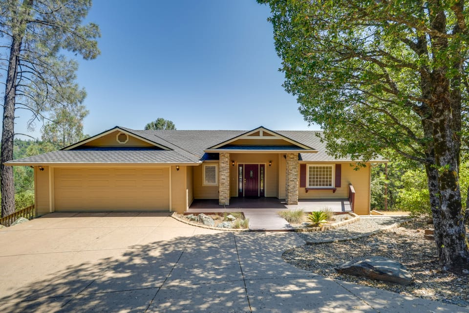 Mtn Views + Game Room: Family Retreat in Groveland House in Groveland