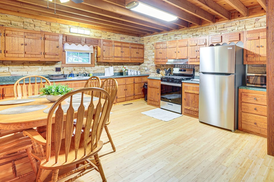 Secluded Lodge Stay: Day Trip to Audra State Park! House in West Virginia