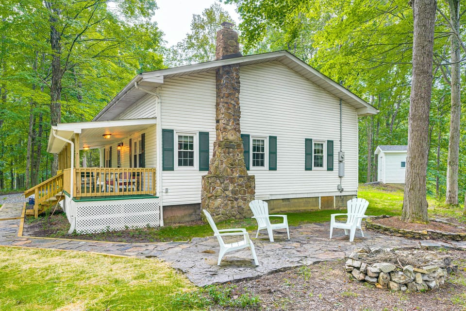 Secluded Lodge Stay: Day Trip to Audra State Park! House in West Virginia