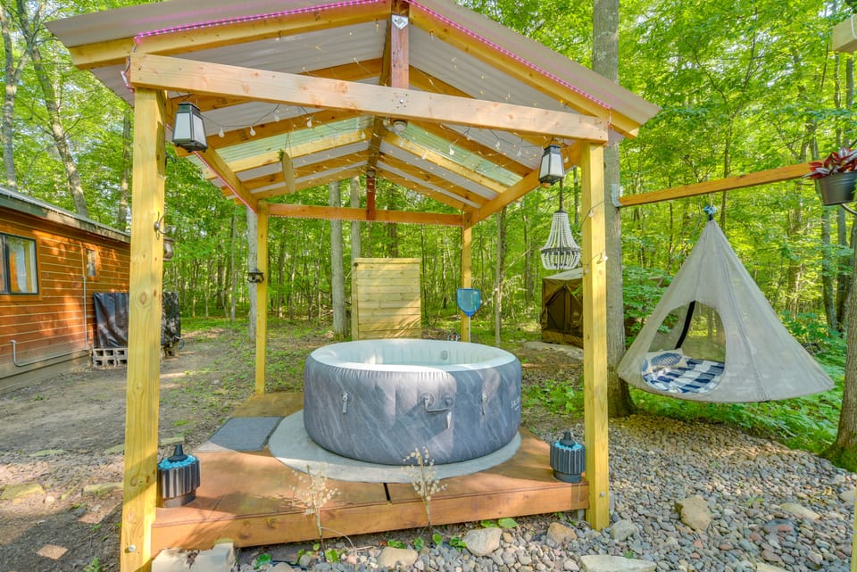 Glamping Getaway w/ Porch in Wisconsin Northwoods Apartment in Wisconsin