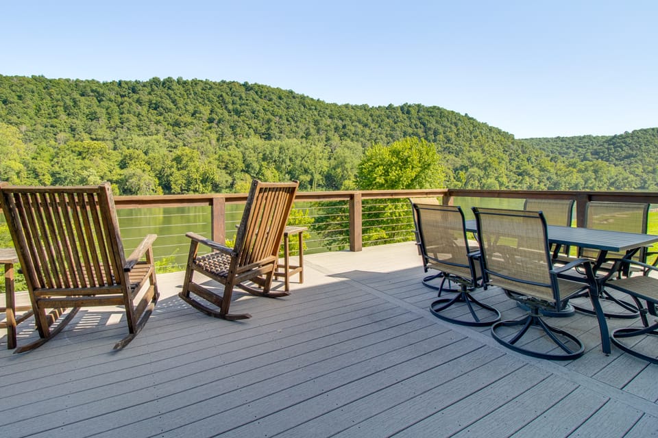 Waterfront Cabin on White River w/ Deck + Patio! House in Arkansas