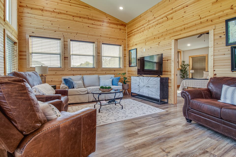 Waterfront Cabin on White River w/ Deck + Patio! House in Arkansas