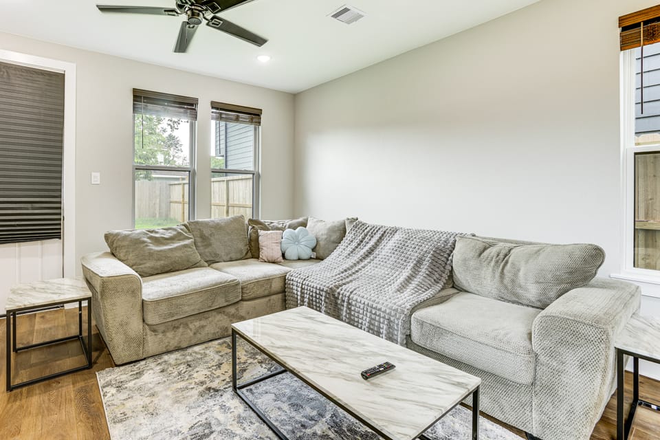 Modern Home w/ Private Yard in Northeast H-Town! House in Houston