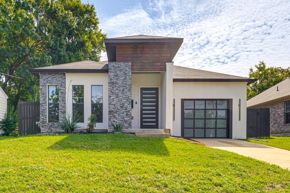 3 Mi to Dtwn: Dallas Getaway w/ Game Area! House in Dallas