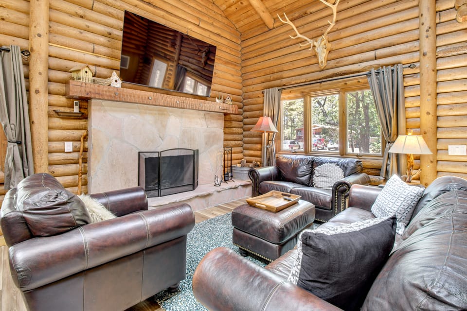 Cozy Log Cabin on 1/2 Acre in Lakeside! House in Pinetop-Lakeside
