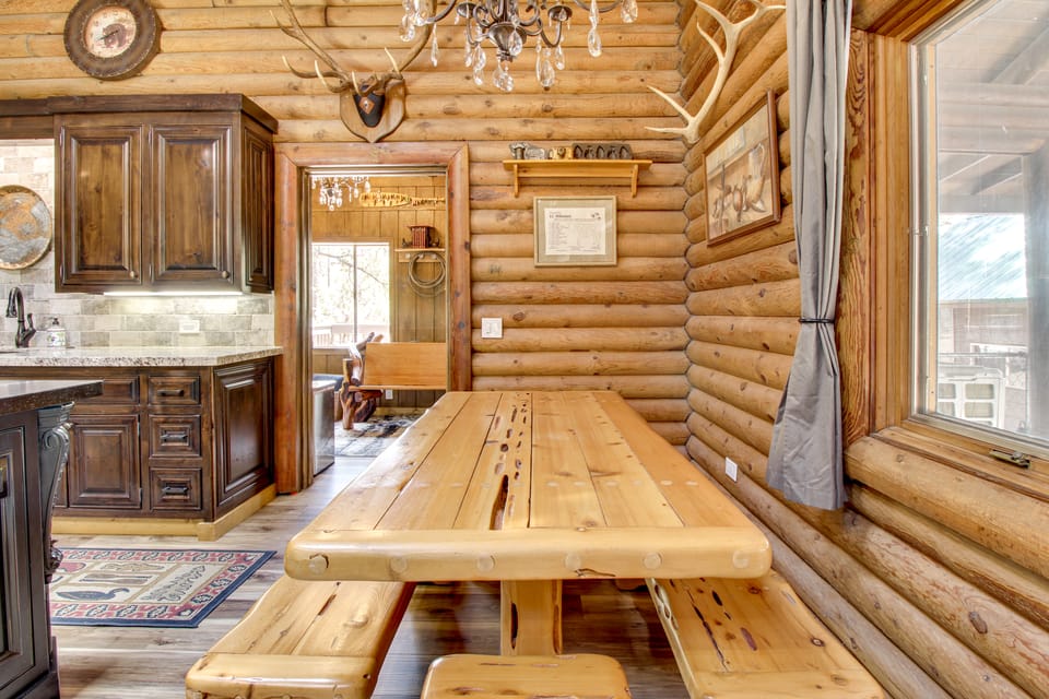 Cozy Log Cabin on 1/2 Acre in Lakeside! House in Pinetop-Lakeside