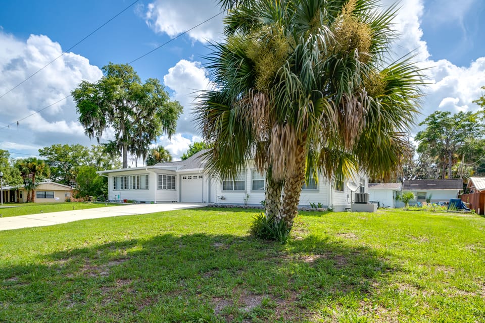 Explore Dtwn Crystal River: Walkable Duplex Unit Apartment in Crystal River