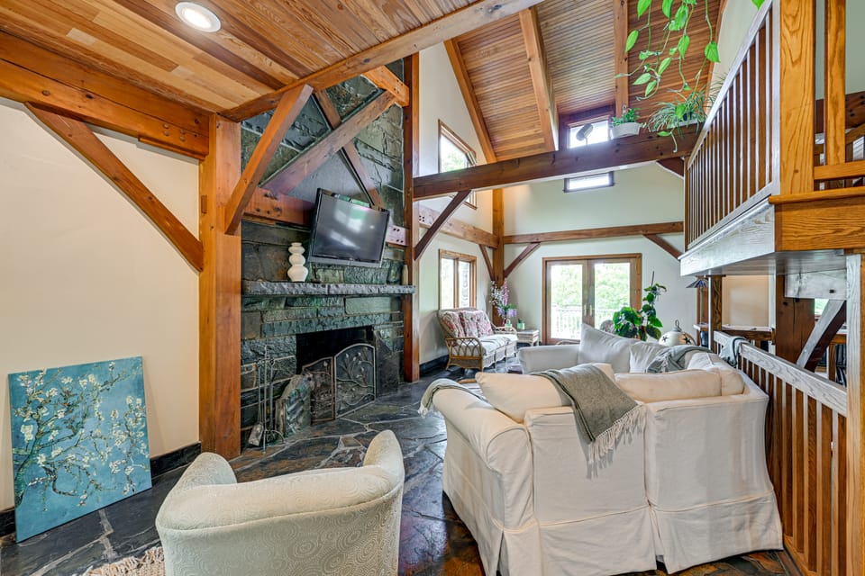 Riverfront Hudson Valley Gem w/ Beach Access! House in Capital District, NY, USA