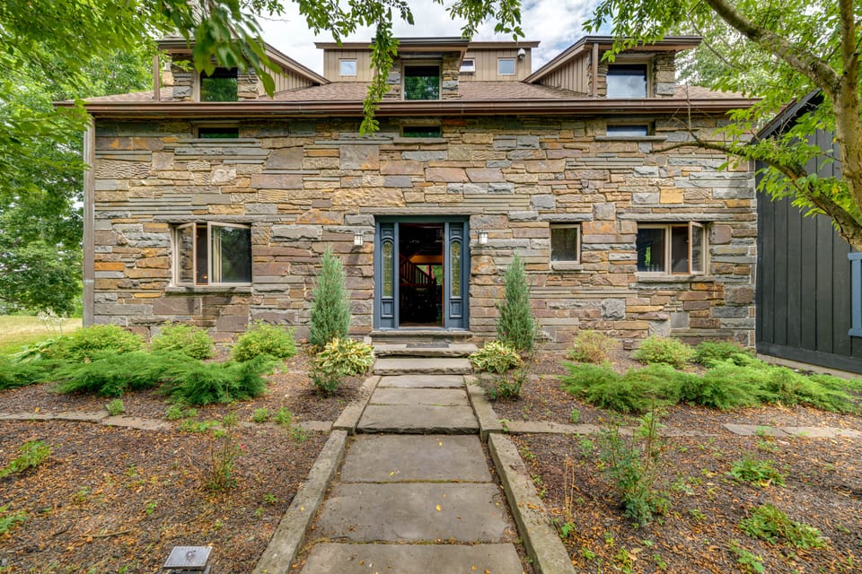 Riverfront Hudson Valley Gem w/ Beach Access! House in Capital District, NY, USA