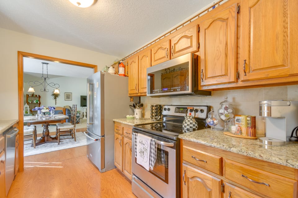 3 Mi to Dtwn Jefferson City: Family Home w/ Deck House in Jefferson City