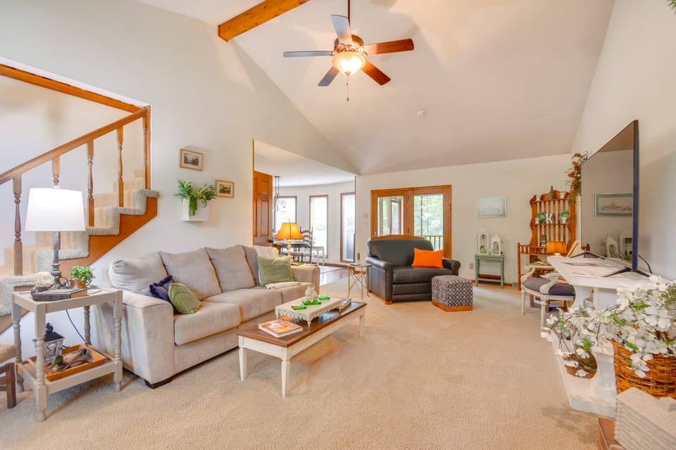 3 Mi to Dtwn Jefferson City: Family Home w/ Deck House in Jefferson City