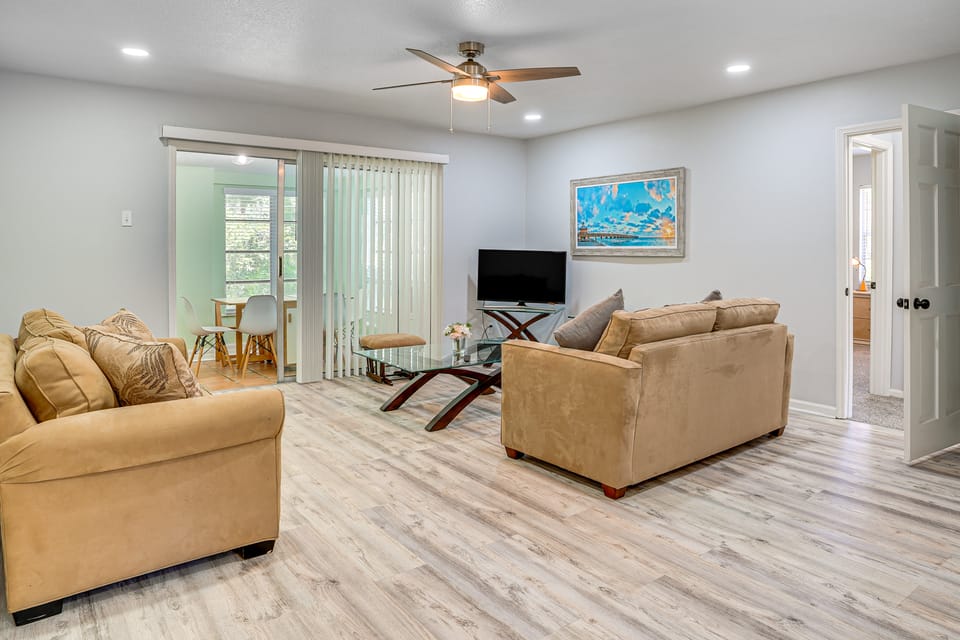 Group Getaway w/ Deck & Yard in Lakeland! House in Lakeland