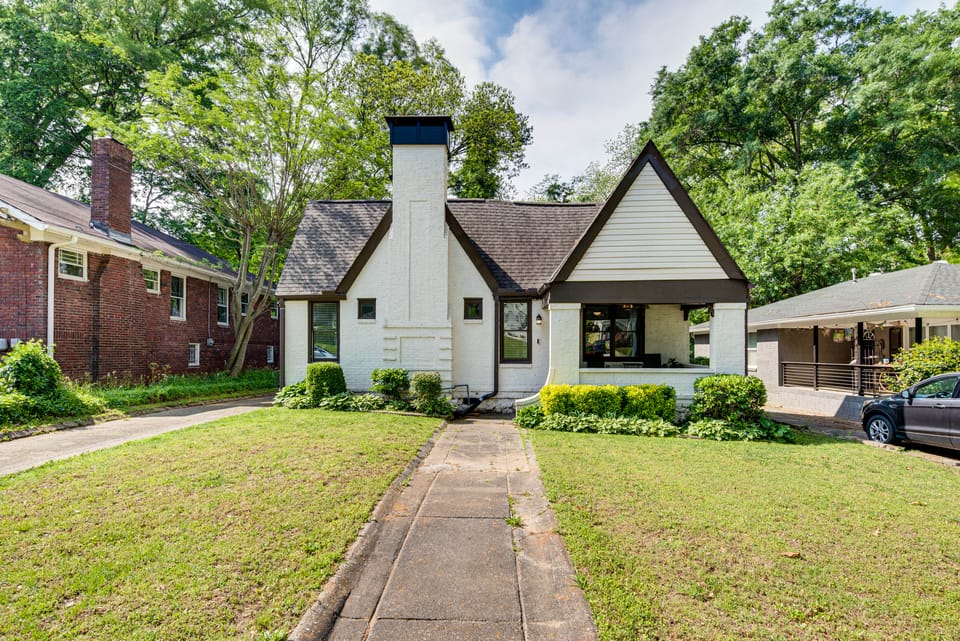 Private Yard, 3 Mi to Int’l Soccer Play! ATL Home House in Atlanta