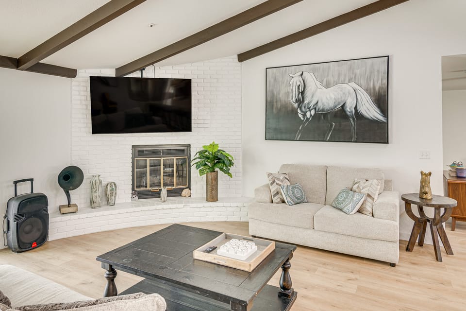 Patio, Fire Pit & Hillside Views: Agua Dulce Home House in Palmdale