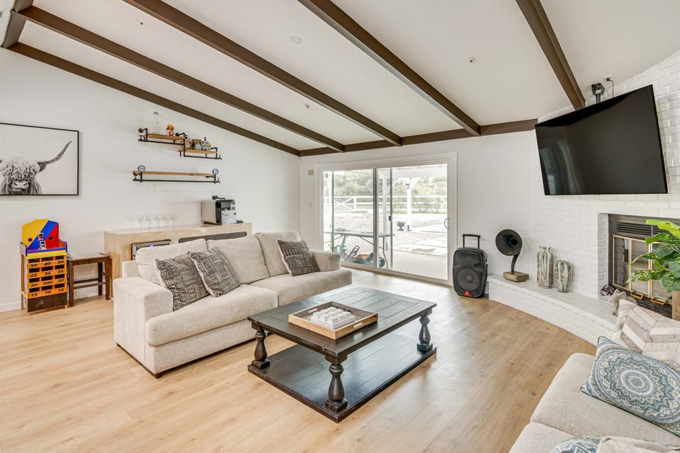 Patio, Fire Pit & Hillside Views: Agua Dulce Home House in Palmdale