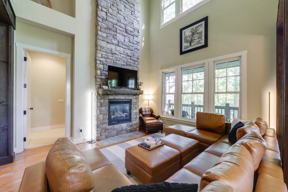 Community Perks, Walk to Beach: Tuckasegee Condo Apartment in Tennessee
