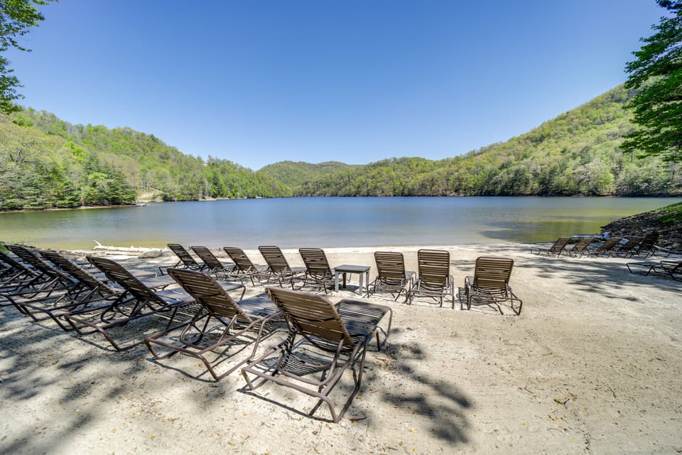 Community Perks, Walk to Beach: Tuckasegee Condo Apartment in Tennessee