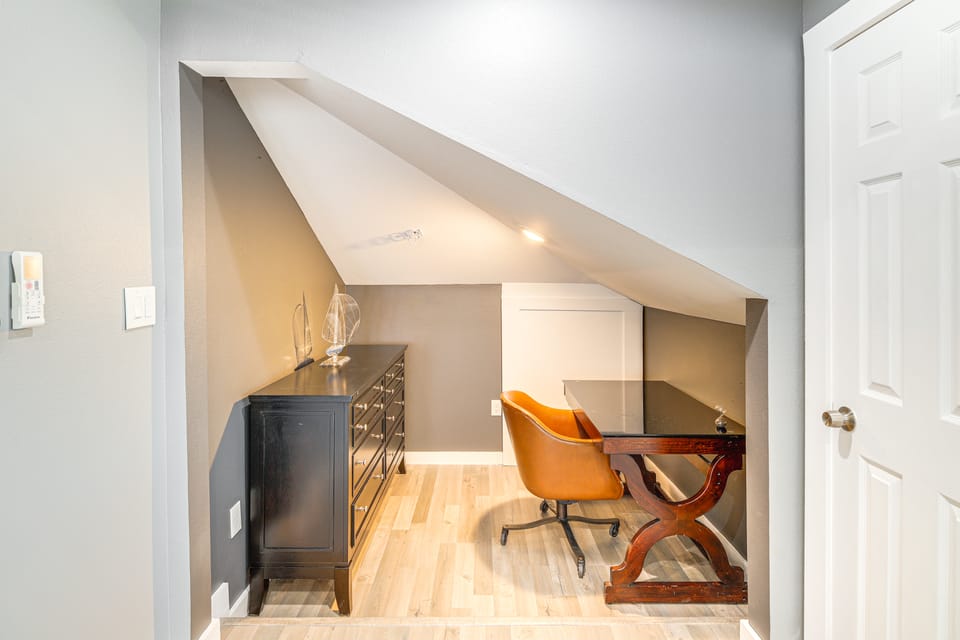 'The Penthouse' in Space City: 10 Mi to NRG Apartment in Houston