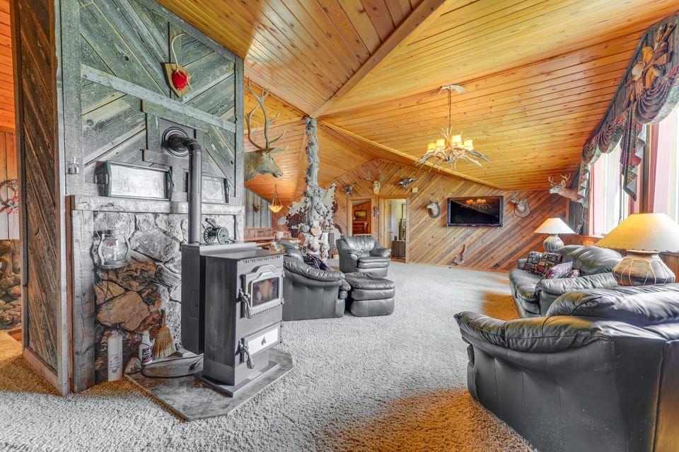 Stunning Mountain Views: Spacious Cabin in Dubois! House in Wyoming