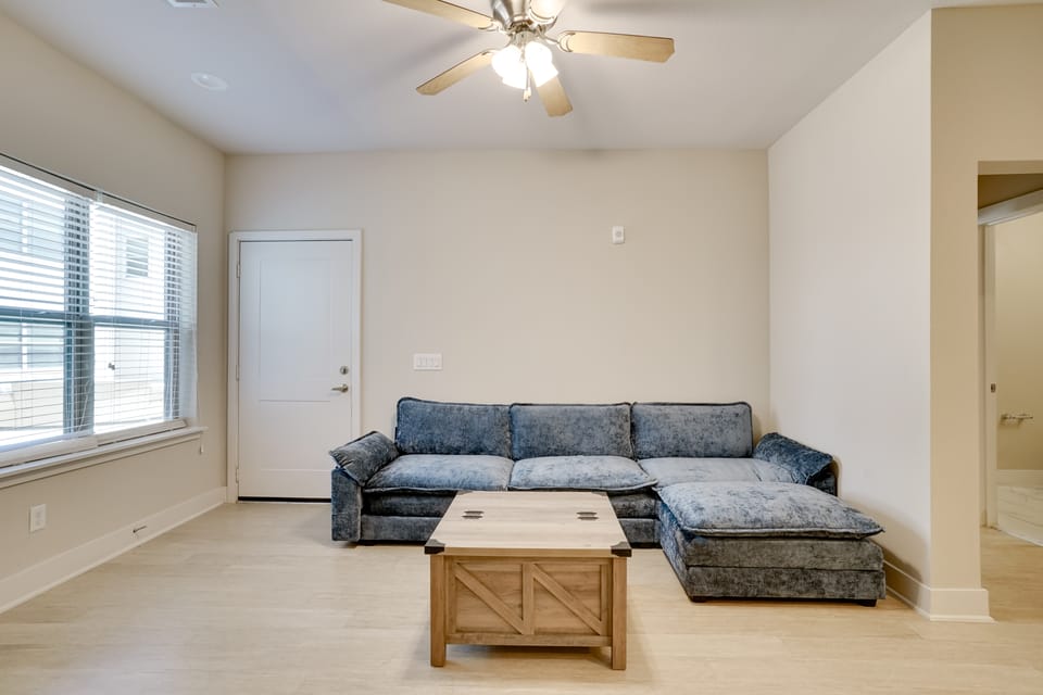 King Bed Fort Worth Home Near I-35W & DFW! Apartment in Burleson