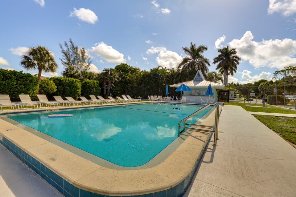 Naples Home Near 5th Ave South, Beaches & Zoo House in Naples