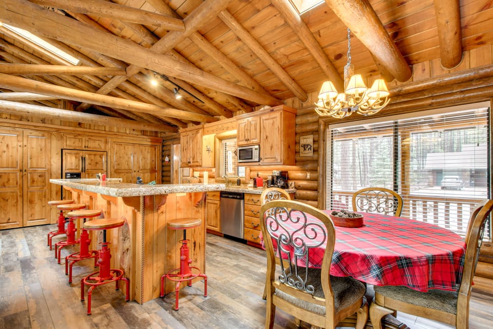 Near Fishing & Hiking: Pinetop Log Cabin w/ Deck! House in Arizona