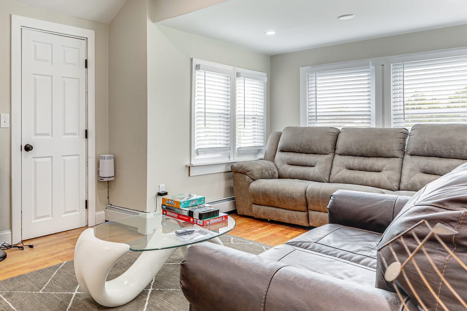 Bring Your Pets: Apt in Watchemoket Neighborhood! Apartment in East Providence