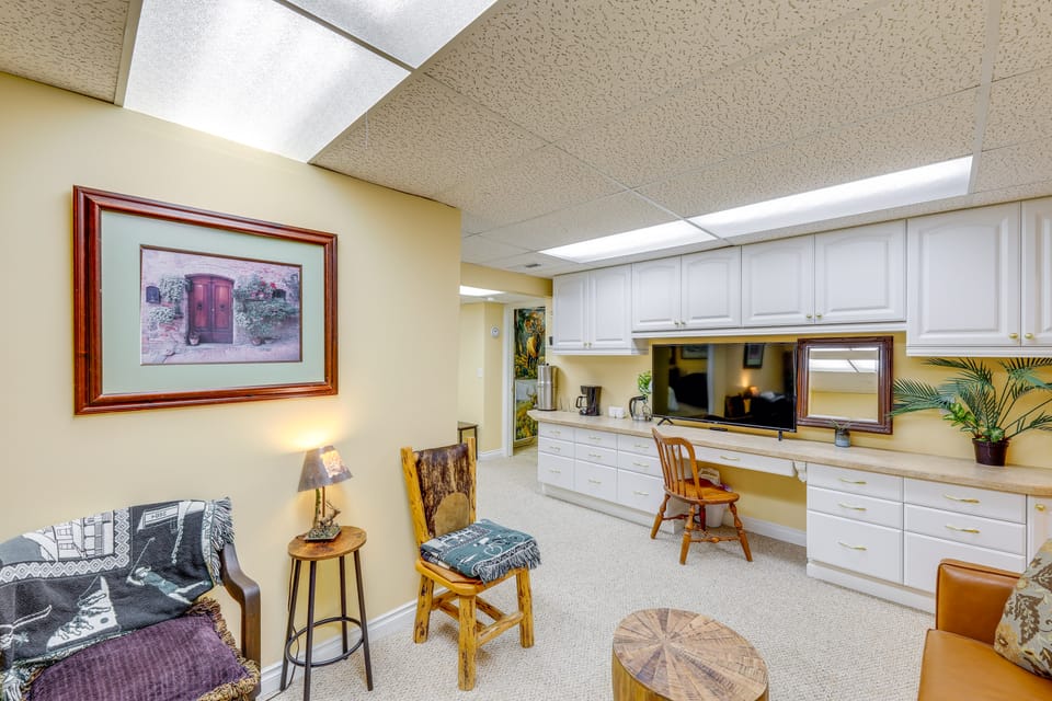 Crystal Lake Retreat Apt: Walk to Happy's Inn! Apartment in Idaho