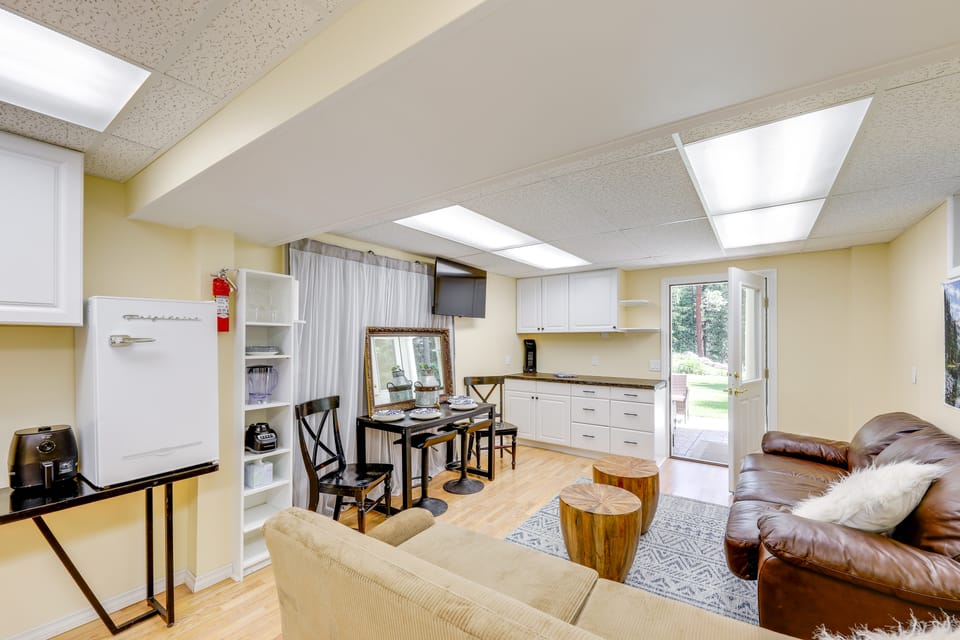 'Crystal Lake Retreat' Studio ~ 5 Mi to State Park Apartment in Idaho