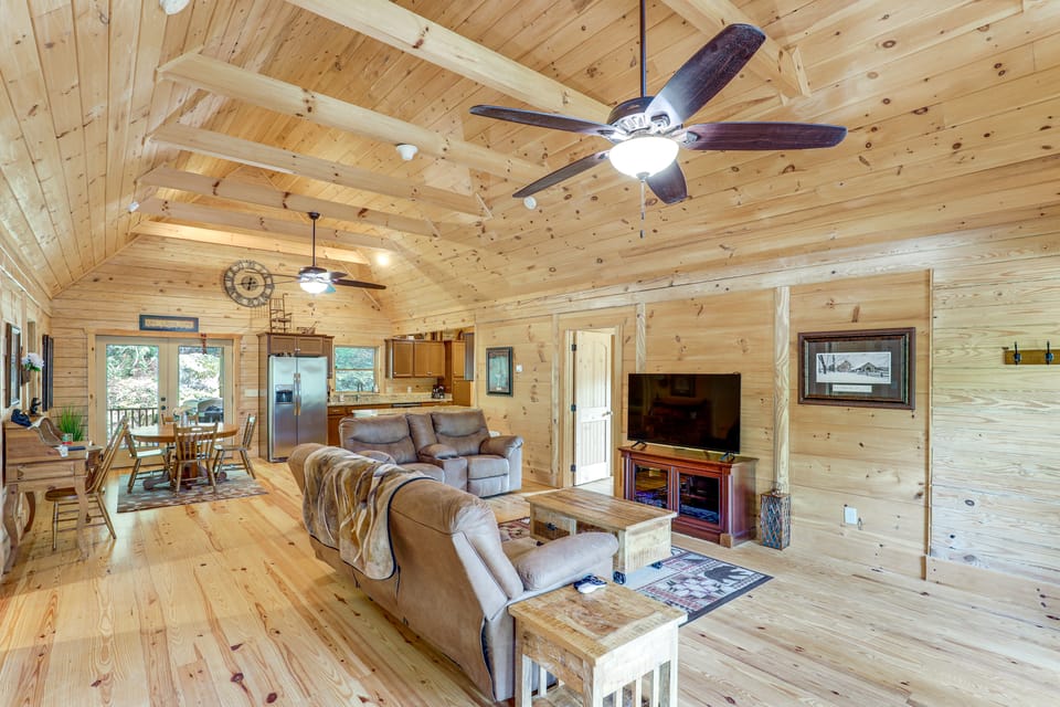 Updated Cabin By Linville Falls: Deck & Game Room! House in Tennessee