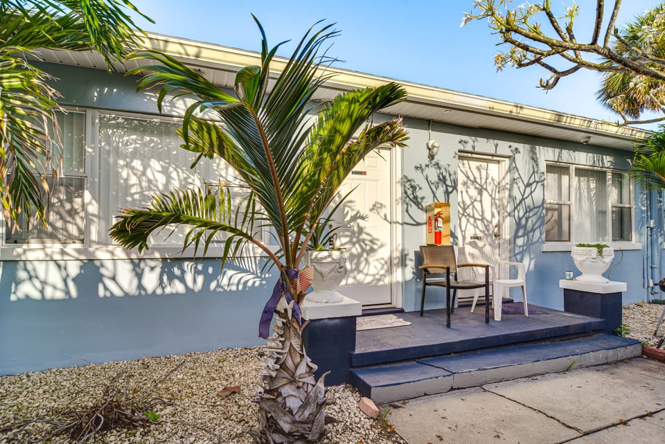Walk to Dining & Sand! St Pete Beach Apartment Apartment in Saint Pete Beach