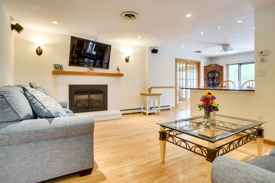 Families Welcome! Mashpee Duplex w/ Water Views House in Mashpee