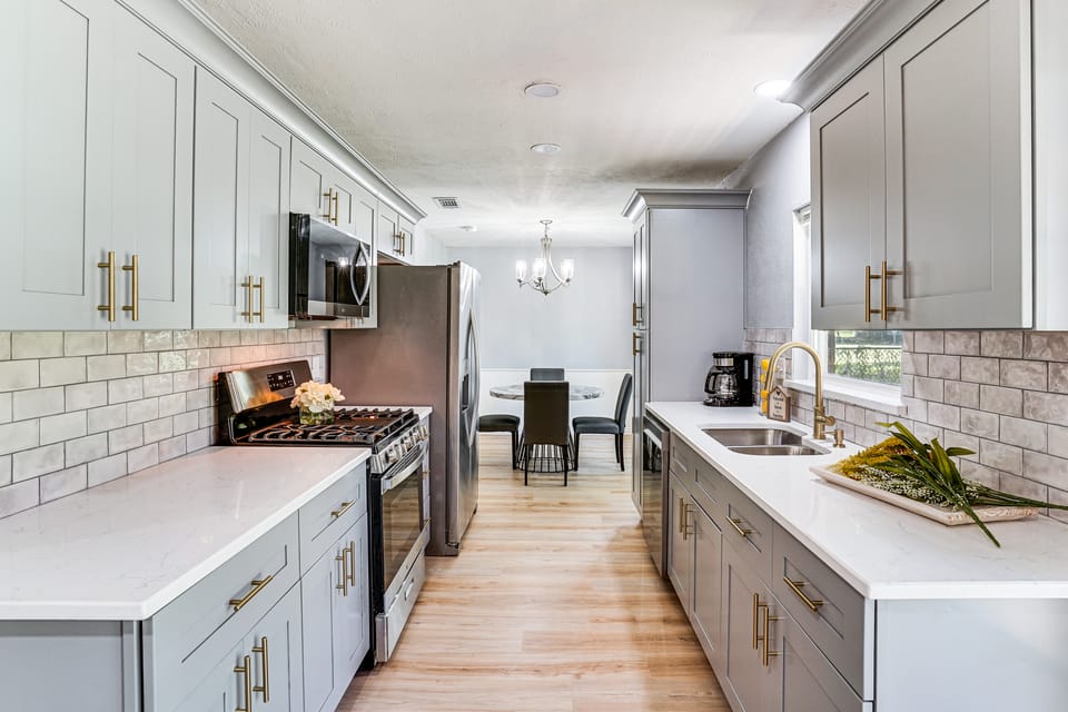 Family Home in Ft Worth Suburbs Near Benbrook Lake House in Fort Worth