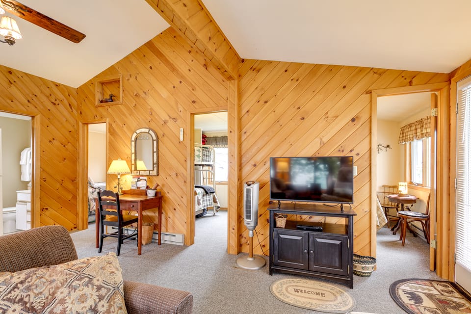 Waterfront Cottage on Lake George w/ 2 Docks! Cottage in Queensbury